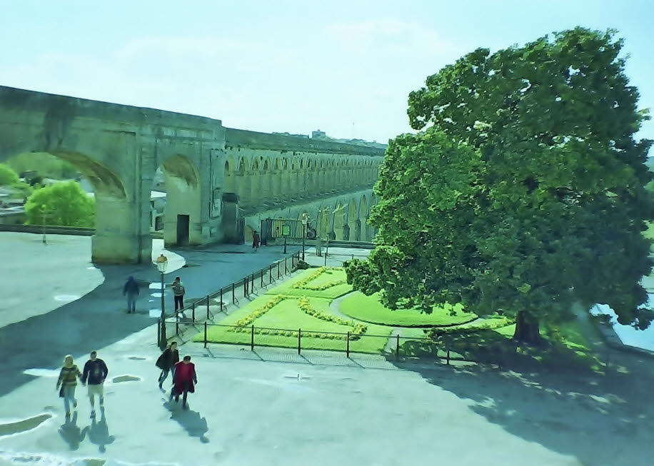 Frankreich Montepillier: Aqueduc de Saint-Clément: Das Aquädukt Saint-Clément (gemeinhin bekannt als Aquädukt des Arceaux) wurde im 18. Jahrhundert gebaut, um Montpellier mit Wasser zu versorgen. Nachdem die königliche Gesellschaft der Wissenschaften in M§