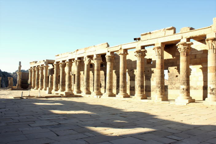 Tempel der Isis - Mythen und Legenden - Der Tempel der Isis befand sich ursprünglich auf der Insel Philae, was im alten Ägypten "das Ende" bedeutete und die südlichste Grenze der historischen Nation markierte. Es war einer der letzten Tempel, die dem Kult
ˆ