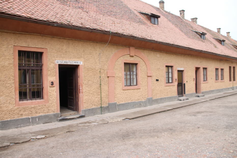Die Kleine Festung Theresienstadt - Die Kleine Festung auf der gegenüberliegenden Seite der Eger wurde schon bald nach ihrer Errichtung als Gefängnis verwendet. Neben zahlreichen Militärgefangenen inhaftierte die Habsburgermonarchie hier politische Gefang|