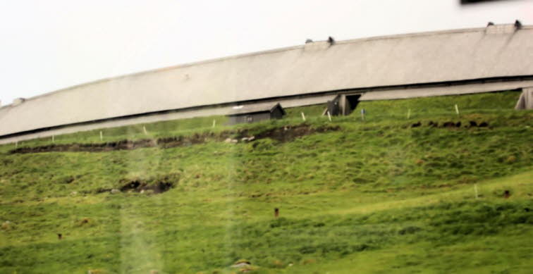 Das Lofotr Viking Museum: 1983 begannen die archäologischen Untersuchungen und in den Jahren 1986 - 1989 wurde bei Borg ein gemeinsames skandinavisches Forschungsprojekt durchgeführt. Die Ausgrabung enthüllte die Überreste des längsten Gebäudes, das aus d