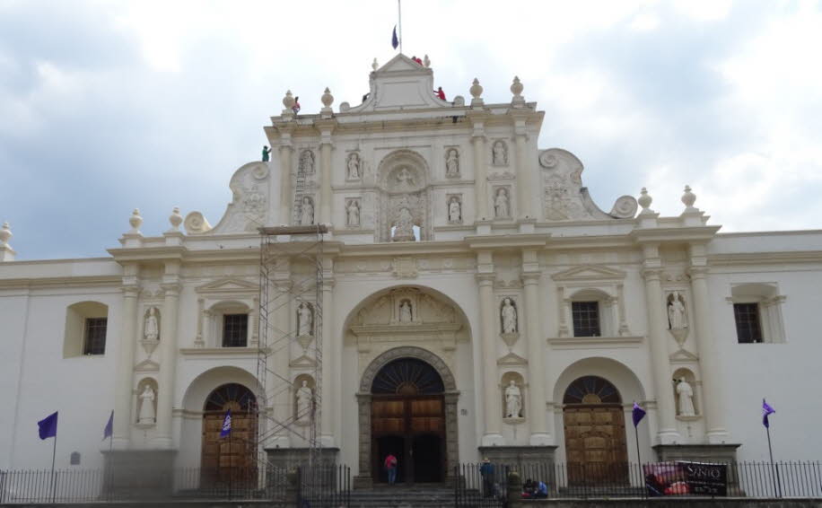 Die Kathedrale San José war die Bischofskirche (Catedral Metropolitana) von Antigua Guatemala, der ehemaligen Hauptstadt des spanischen Generalkapitanats Guatemala. Der ursprüngliche Bau war dem Apostel Jakobus (Santiago) geweiht, dem Schutzpatron der ConÜ