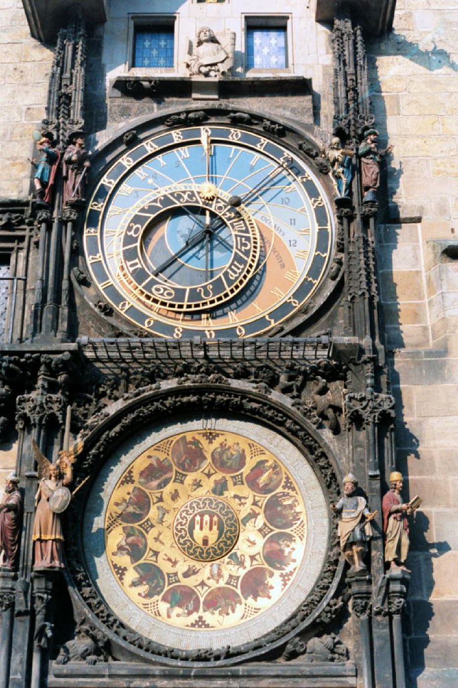 Die Astronomische Uhr ist eine Leistung von Mathematik, Kunst und Technik:Das Rathaus (mit der über 600 Jahre alten berühmten astronomischen Uhr) Die Astronomische Uhr ist eine Leistung von Mathematik, Kunst und Technik. Sie ist über 600 Jahre alt. Regelm¬