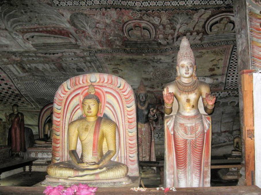Die Höhlentempel von Dambulla - Dambulla ist bekannt für seine Höhlentempel, die seit 1991 zum Weltkulturerbe der UNESCO zählen. Die Höhlentempel von Dambulla an sich Meisterwerke der buddhistischen Kunst in Sri Lanka, die mit ihren roten und goldenen Farä