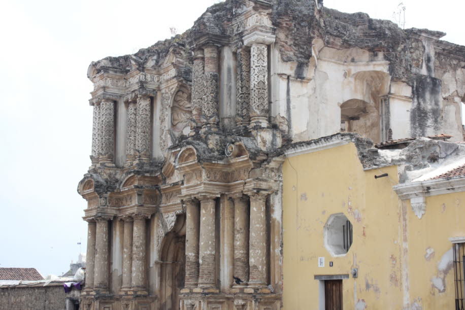 Die Kathedrale San José war die Bischofskirche (Catedral Metropolitana) von Antigua Guatemala, der ehemaligen Hauptstadt des spanischen Generalkapitanats Guatemala. Der ursprüngliche Bau war dem Apostel Jakobus (Santiago) geweiht, dem Schutzpatron der Con,