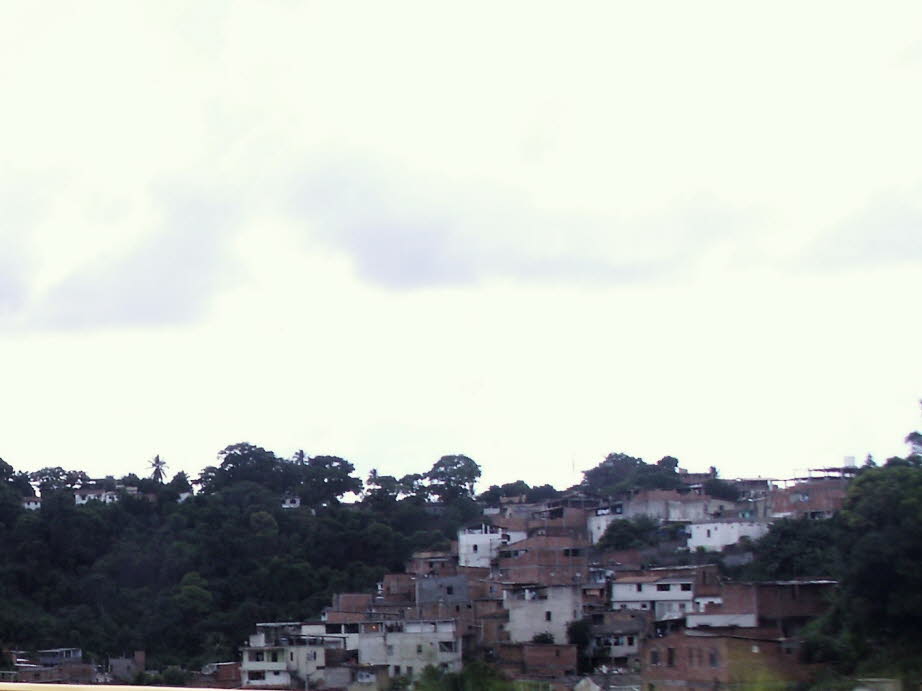 Favelas in Salvador da Bahia im Pandemiemonat Mai 2021: April 2021: Mehr als 40 Millionen Brasilianer haben nicht genug zu essen und der Hungerindex hat laut einem aktuellen Bericht seinen höchsten Stand seit 2004 erreicht. Die Arbeitslosigkeit liegt bei †