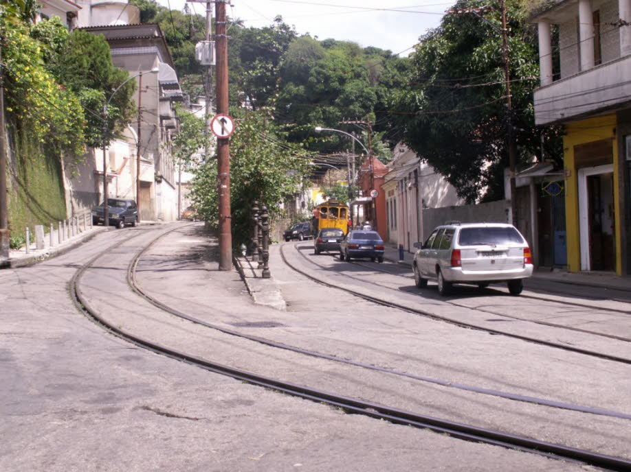 Straßenbahn Santa Teresa: Die Santa Teresa Tram oder Straßenbahn  ist eine historische Straßenbahnlinie in Rio de Janeiro, Brasilien. Sie verbindet das Stadtzentrum mit dem innerstädtischen Wohnviertel Santa Teresa, das in den Hügeln unmittelbar südwestliº