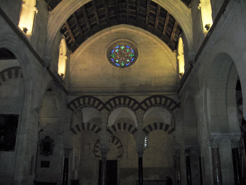 Eintrittskarten für die Moschee-Kathedrale von Córdoba können online über die offizielle Website des Monuments erworben werden. Die folgenden Optionen sind verfügbar (die Preise können je nach Jahreszeit variieren): - Freier Eintritt. Für alle Personen, d