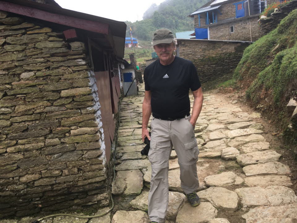 Trekking von Kande nach Panchaase Bhaniyang: Die Gegend um Panchase wird von lokalen Gurung-Gemeinden bewohnt, so dass es keine Städte oder Dörfer für Besucher gibt, um eine Unterkunft zu finden. Der Name dieses herrlichen Berges leitet sich von seiner auS