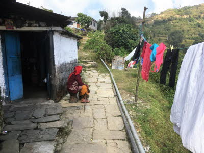 Trekking von Kande nach Panchaase Bhaniyang: Die Gegend um Panchase wird von lokalen Gurung-Gemeinden bewohnt, so dass es keine Städte oder Dörfer für Besucher gibt, um eine Unterkunft zu finden. Der Name dieses herrlichen Berges leitet sich von seiner auò