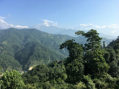 Trekking von Kande nach Panchaase Bhaniyang: Die Gegend um Panchase wird von lokalen Gurung-Gemeinden bewohnt, so dass es keine Städte oder Dörfer für Besucher gibt, um eine Unterkunft zu finden. Der Name dieses herrlichen Berges leitet sich von seiner auÔ