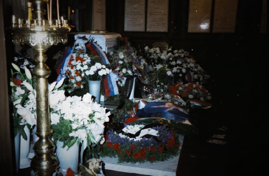 Beisetzung des letzten russischen Zaren, Nikolaus II. am 18.7.1998 07 in St Petersburg in der Smolny-Kathedrale 