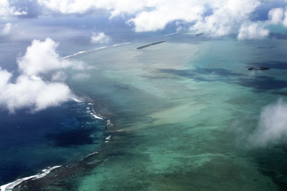 Die Wirtschaft basiert hauptsächlich auf Fischerei, Landwirtschaft, Handwerk und einem sich entwickelnden Tourismussektor. Die Insel (zusammen mit Agaléga und Saint Brandon) ist Teil des größeren Territoriums der Republik Mauritius mit dem Präsidenten alsþ