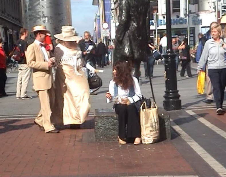 James Joyce-Statue vor Kylemore Cafe, Restaurant, Dublin, Irland 