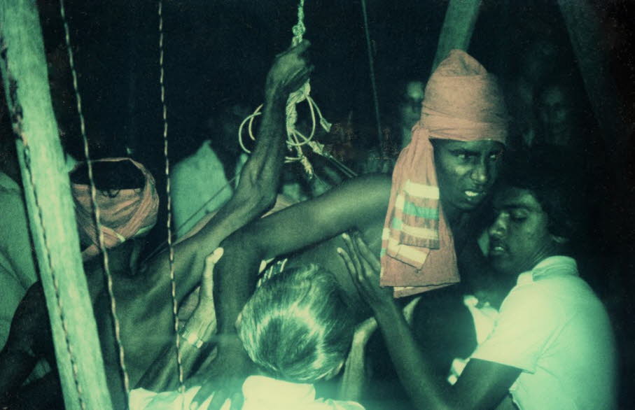 1981 auf einem Dorfplatz auf Sri Lanka