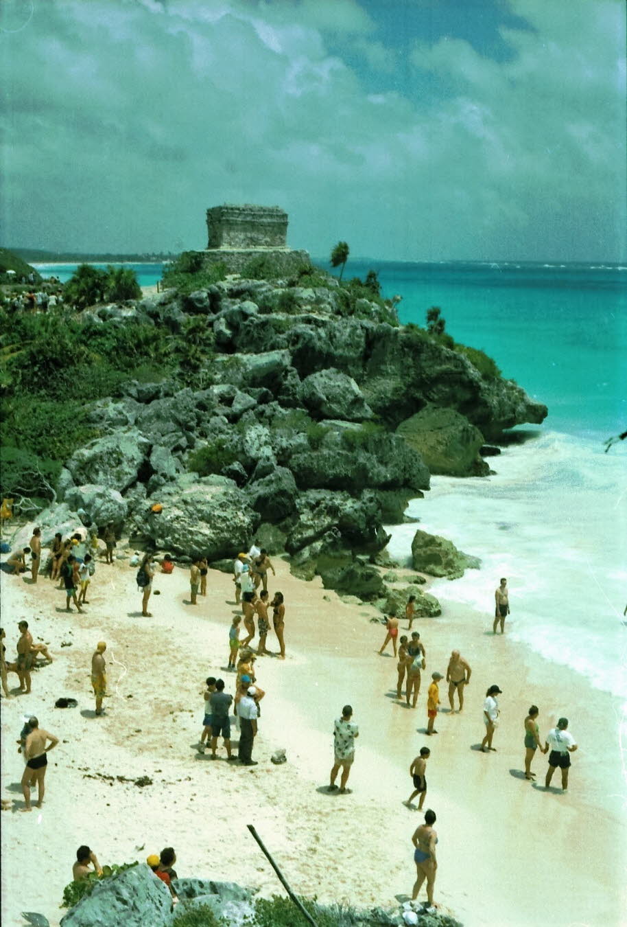 Mexiko Yukatan Tulum - 4. Mai 2021 Mexiko - Der mexikanische Staat entschuldigte sich beim ursprünglichen Maya-Volk der Halbinsel Yucatan für die Missbräuche, die während der fünf Jahrhunderte seit der fast 300-jährigen spanischen Kolonie und des 200-jähr