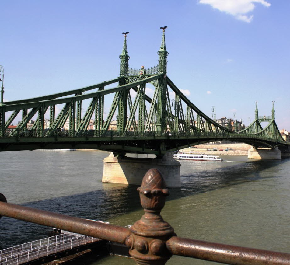 Die Kettenbrücke ist mit Abstand die bekannteste Donaubrücke von Budapest.
