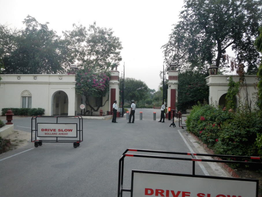 Zufahrt zum Palasthotel in Jaipur