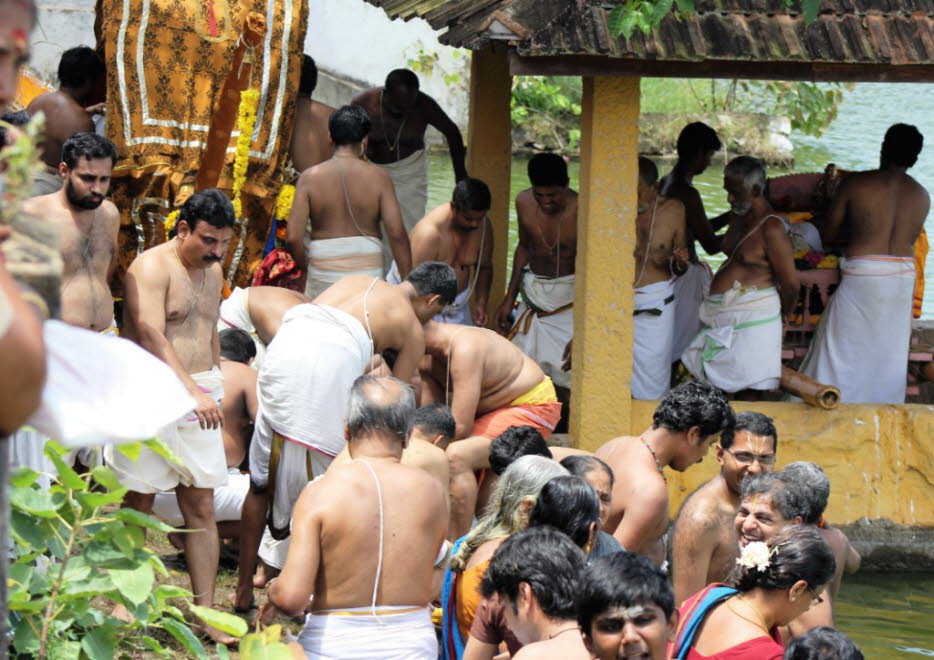 Reinwaschung am Padmanabhaswamy-Tempel