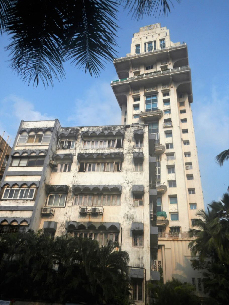 Hochhaus und Britische Kolonialarchitektur in Bombay (Mumbai)