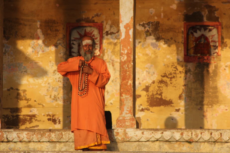 Varanasi: Beten am Ganges