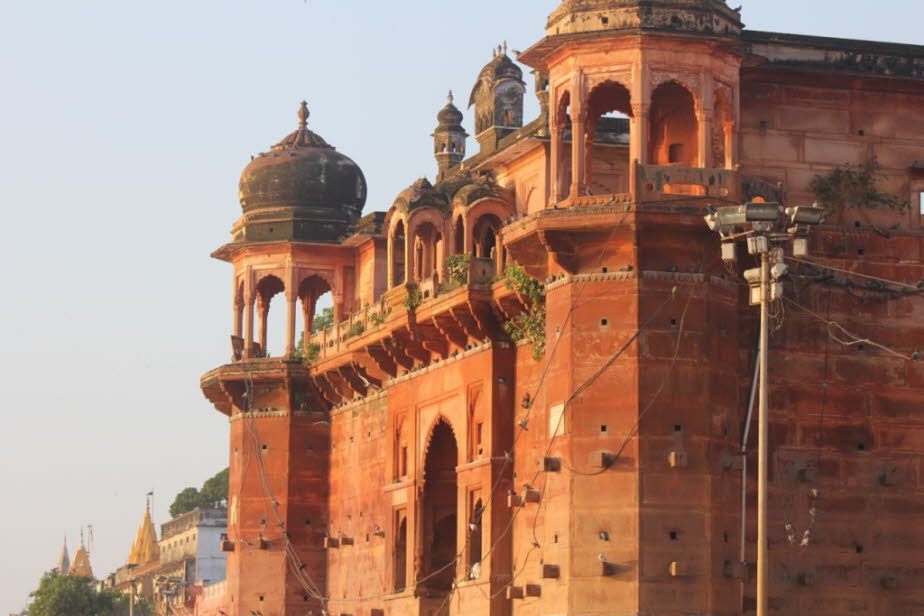 Varanasi: Palast am Ganges