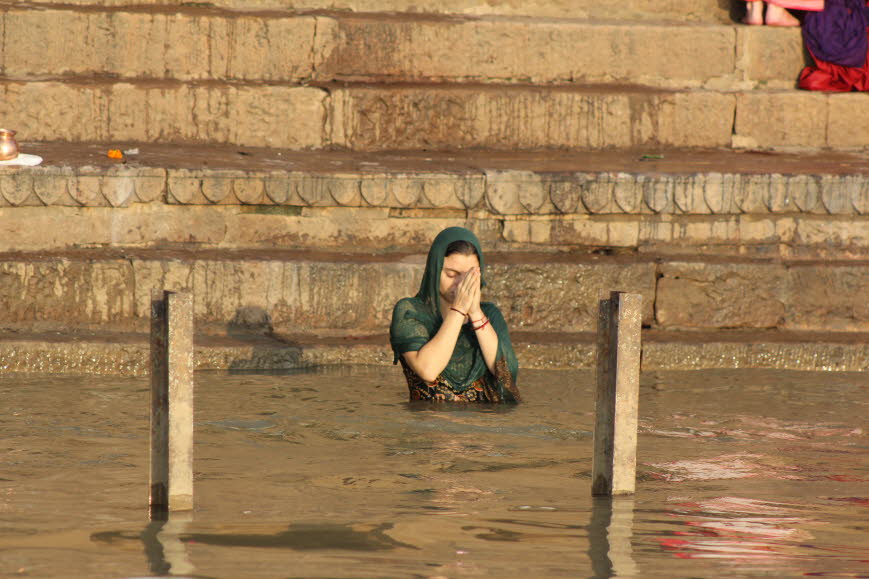 Varanasi Morgen am Ganges Gebet