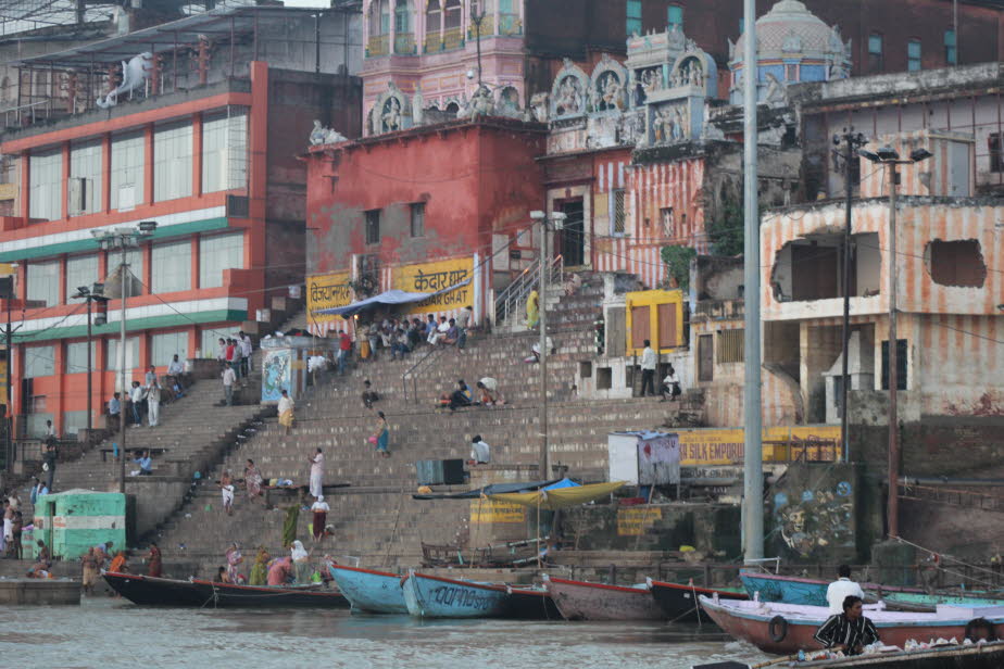 Varanasi: Waschung im Ganges