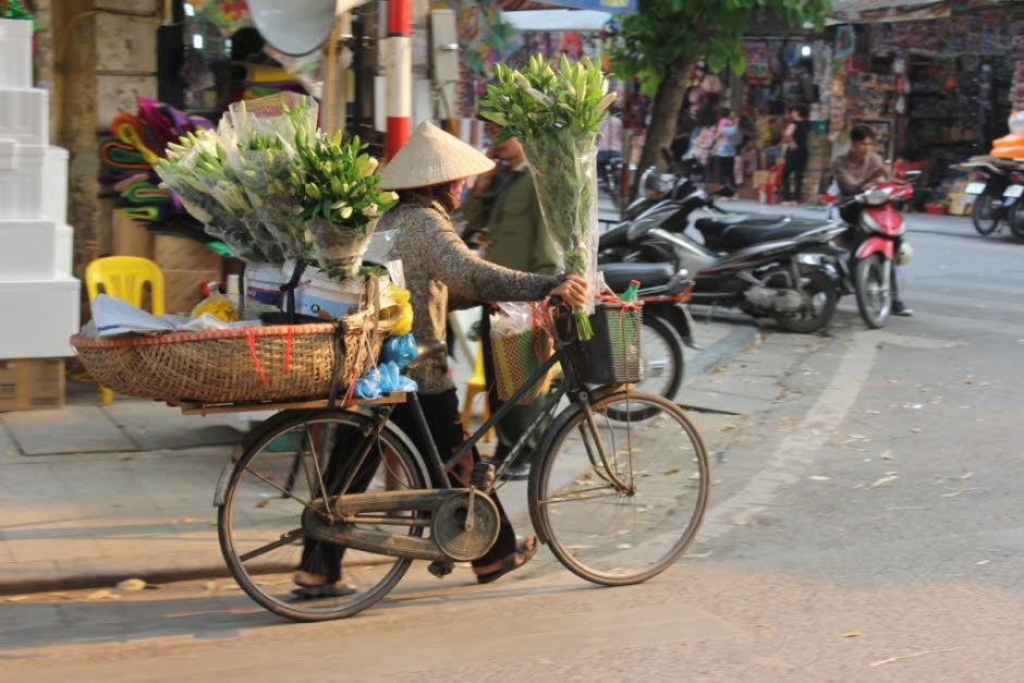 Dong Xuan Markt in Hanoi: Hanoi ist die Hauptstadt und nach Ho-Chi-Minh-Stadt die zweitgrößte Stadt Vietnams.
