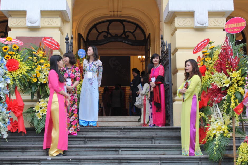 Hochzeitsmesse in der Oper von Hanoi