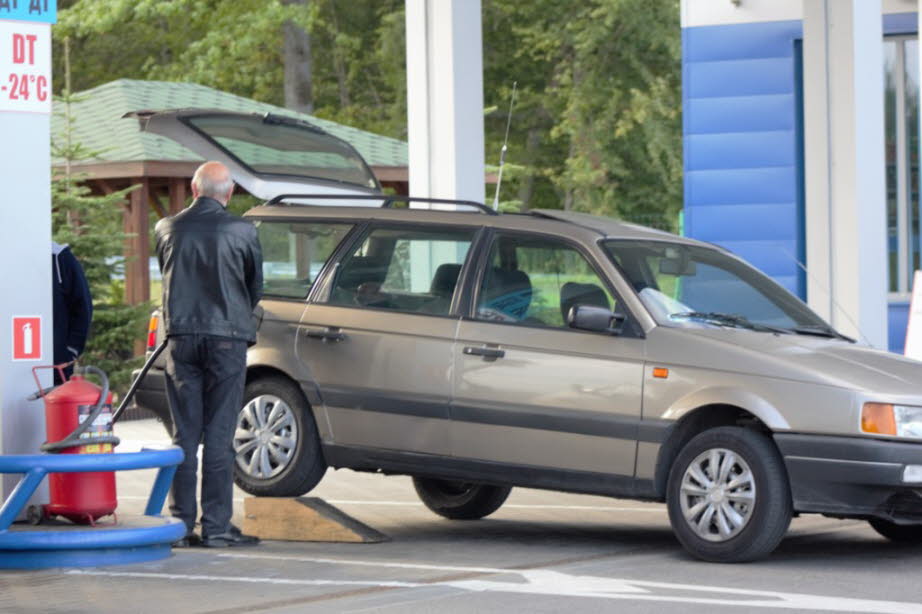 Ostpreußen Kurische Nehrung bei Nida Tankfüllung nach Polen