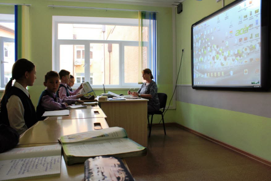 Eine moderne Schule 2016 in Gusev