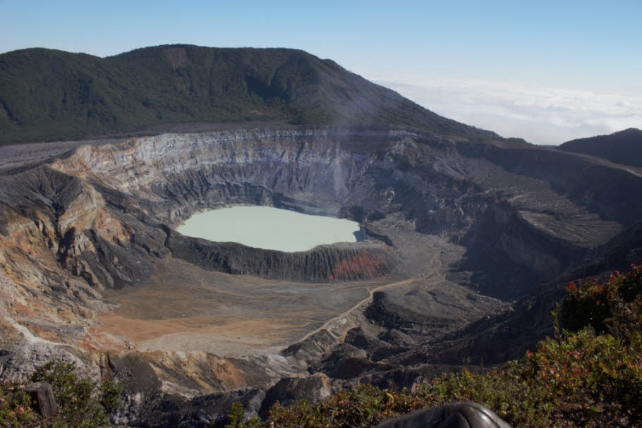 Kratersee des Poas Vulkans in Costa Rica: Poás - Die Naturgesetze sind tief in die Falten und Fehler der Erde geschrieben. Indem wir Männer ermutigen, diese Gesetze zu lernen, man kann sie weiter zu einer Kenntnis des Urhebers aller Gesetze führen. ~ John