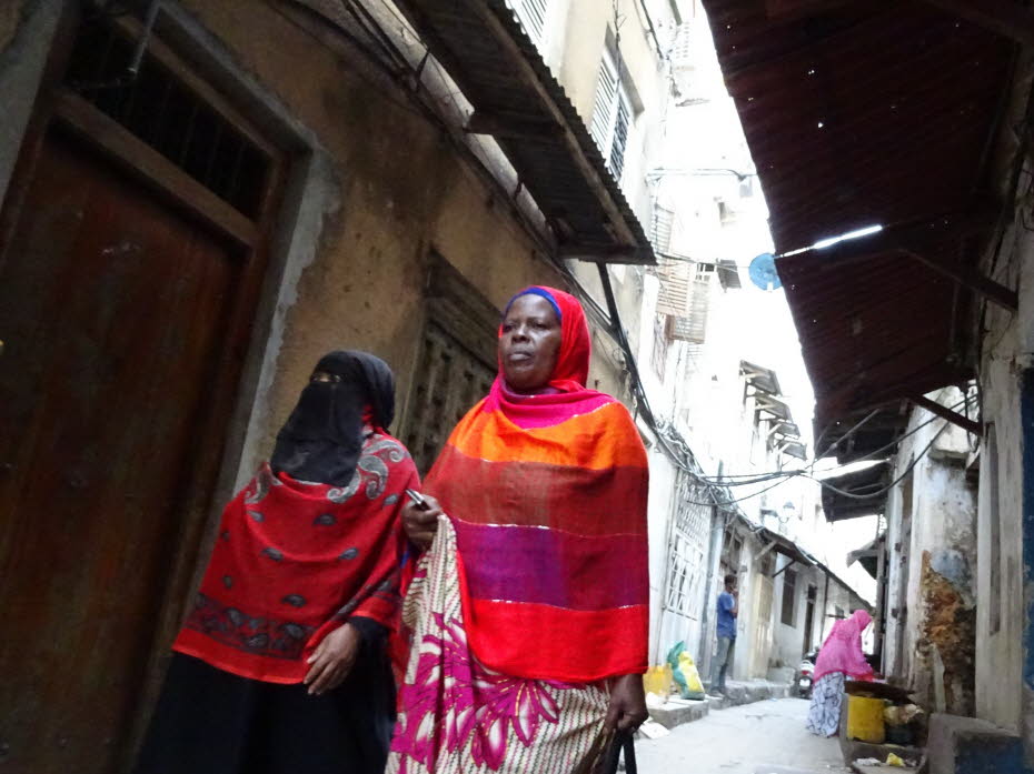 Zanzibar Stonetown - Stonetown, die Hauptstadt Sansibars, entwickelte sich zu einer wohlhabenden Hafenstadt. Die lukrativen Geschäftsbedingungen lockten reiche arabische und indische Händler an und als der Sultan von Oman 1840 seinen Regierungssitz nach S
