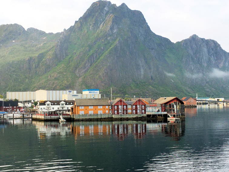 Svolvær, die größte Stadt auf den Lofoten, ist mit weniger als 5.000 Einwohnern im internationalen Vergleich winzig.