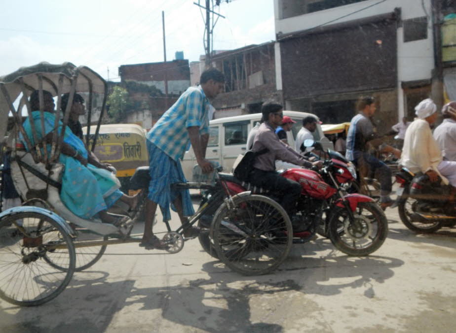 Straße in der Altstadt von Varanasi