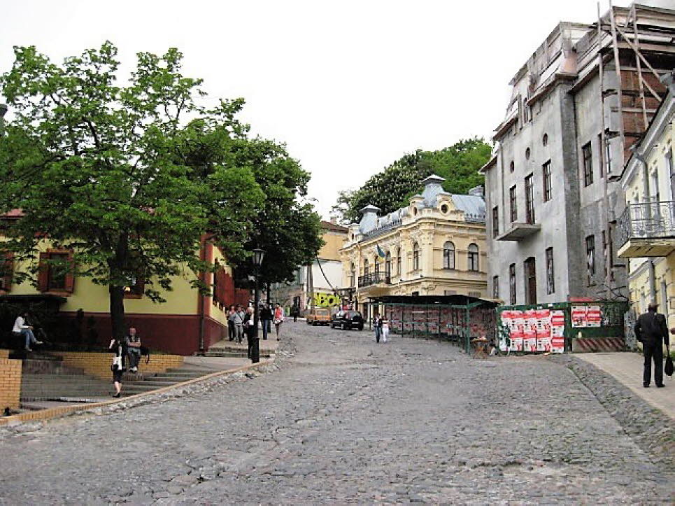 Alte Häuser in der historischen Stadt von Kiew 