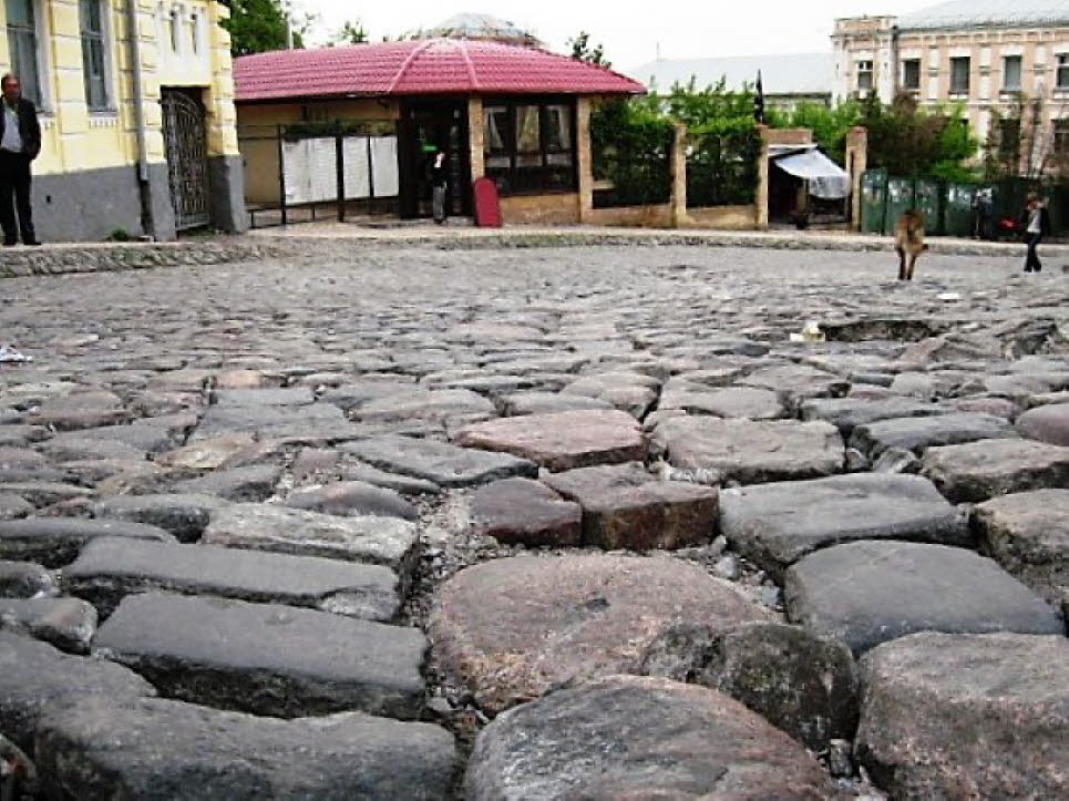 Alte Häuser in der historischen Stadt von Kiew 