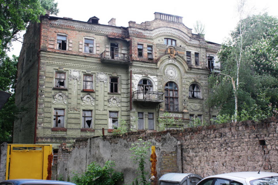 Alte Häuser in der historischen Stadt von Kiew 