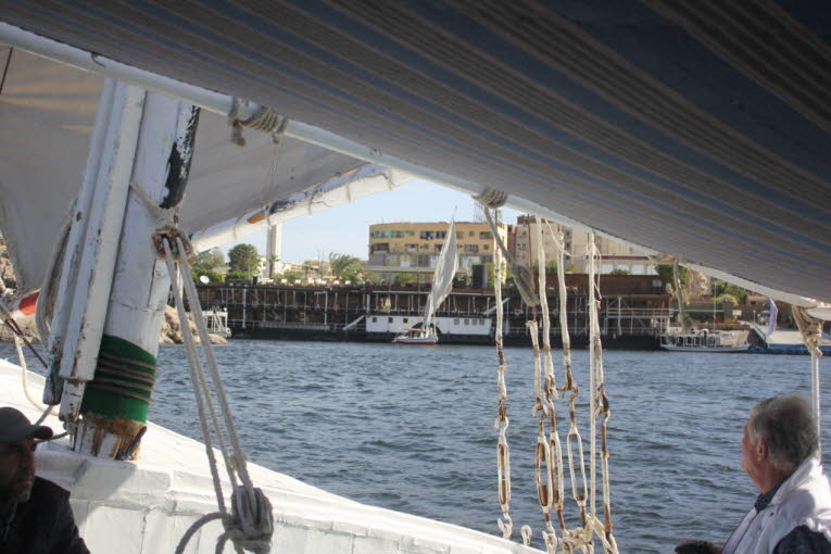 Assuan:  Das alte Schiff Sudan: Das fast hundert Jahre alte Dampfschiff Sudan ist der letzte Zeuge der Belle Epoque Tage der Nilkreuzfahrt. In seinem Kielwasser schwebt der visionre Geist von Sir Thomas Cook und die Geschichte der Kreuzfahrten auf dem le