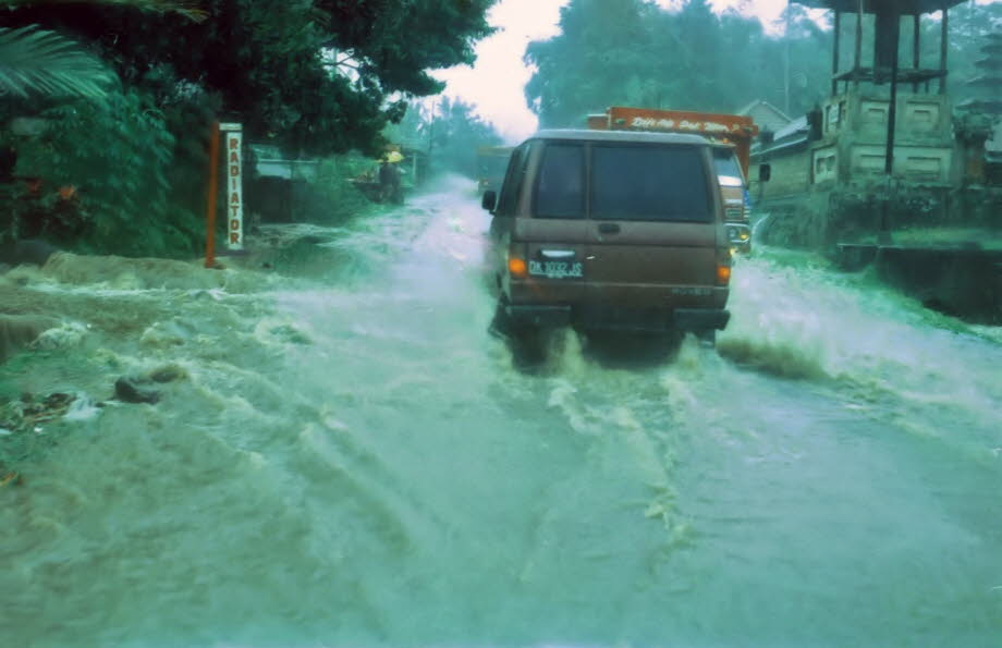 Tropische Regenfälle auf Bali 