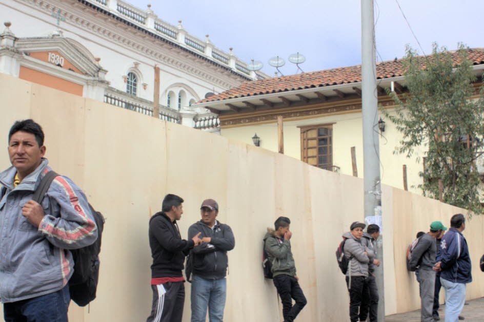 Cuenca: Männer warten auf Arbeit
