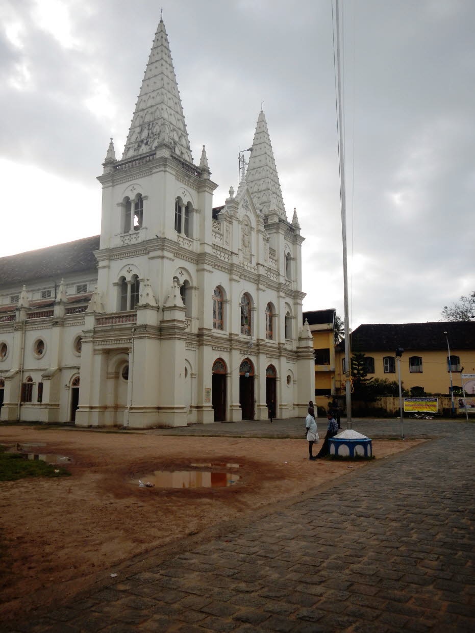 Die Kathedrale im gotischen Stil von Santa Cruz in Fort Kochi: Die Kathedrale im gotischen Stil von Santa Cruz in Fort Kochi , Kochi, ist eine der neun Basiliken in Kerala . Diese Kirche eine der schönsten und eindrucksvollsten Kirchen in Indien. Sie wurd