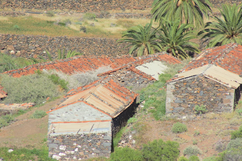 Die Langhäuser bei Cubaba - Die Langhäuser des verlassenen Weilers Cubaba 