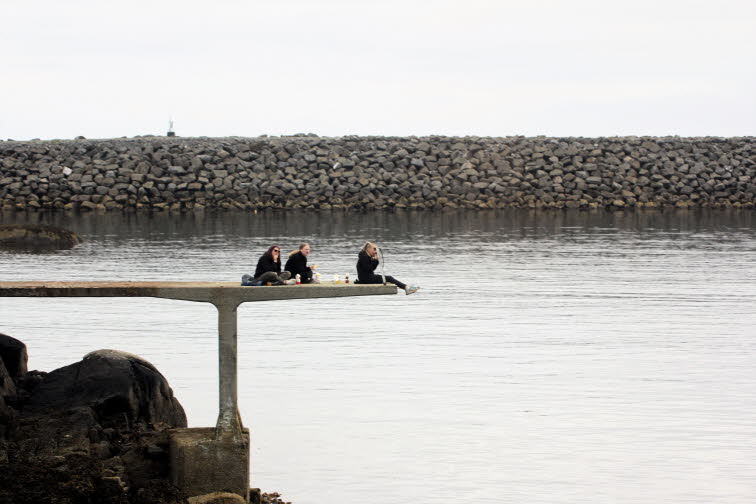 heutige Frauen am Fjord