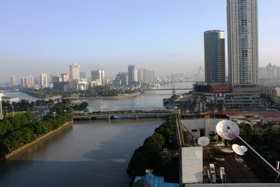 Ningbo: Ningbo ist nicht nur Heimat von sechs Millionen Menschen, sondern auch des achtgrößten Containerhafens der Welt.