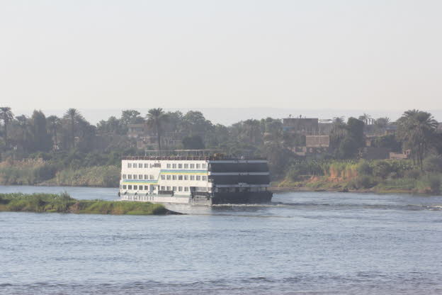 Wenn Sie sich für eine Feluke entscheiden, sollten Sie Ihrem Kapitän vertrauen, bevor Sie an Bord gehen. Es ist möglich, diese vor der Ankunft in Ägypten zu buchen, während unabhängige Reisende sie möglicherweise bei der Ankunft auschecken möchten. Welche