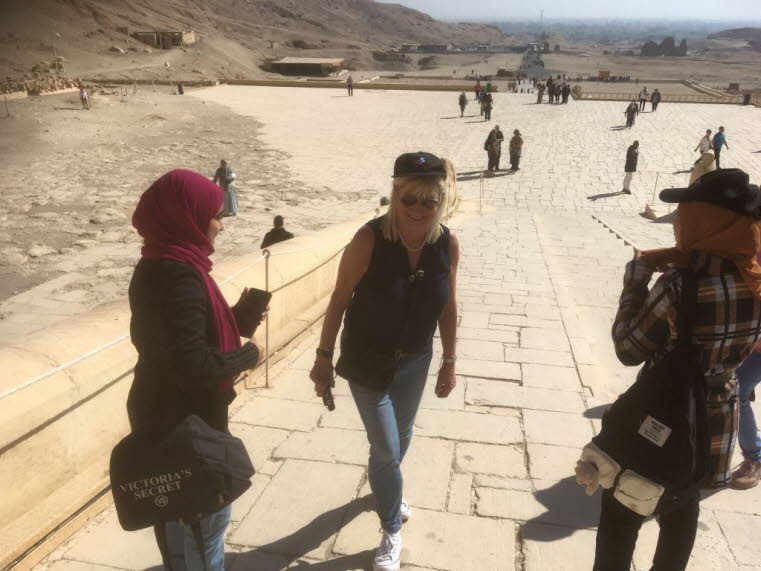 Immer wieder wurden wir von jungen Ägyptern für Fotos angesprochen: Die Pandemie hatte Europäer lange Zeit nicht nach Ägypten reisen lassen.