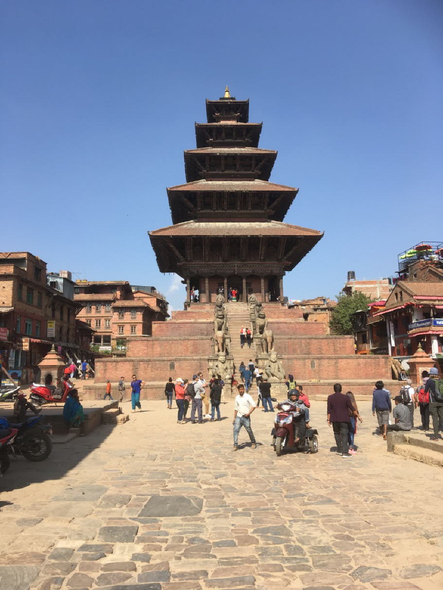 Der Nyatapola-Tempel in Bhaktapur - Der Nyatapola-Tempel ist ein 5-Dach-Gebäude.  Der Tempel wurde von Nepali König Bhupatindra Malla während einer 7-monatigen Periode von Ende 1702 bis 1703 errichtet.
