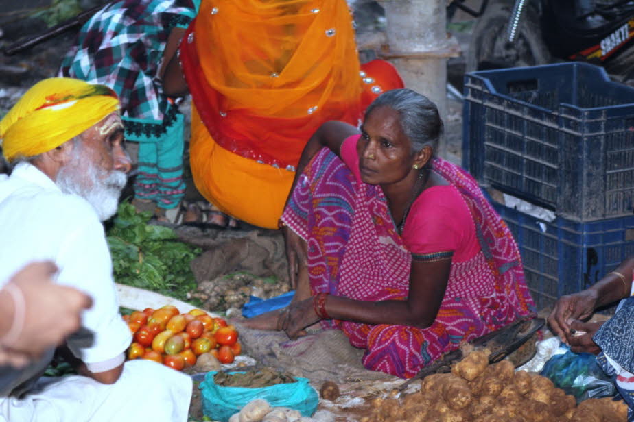 Straßenhändler in der Altstadt von Varanasi