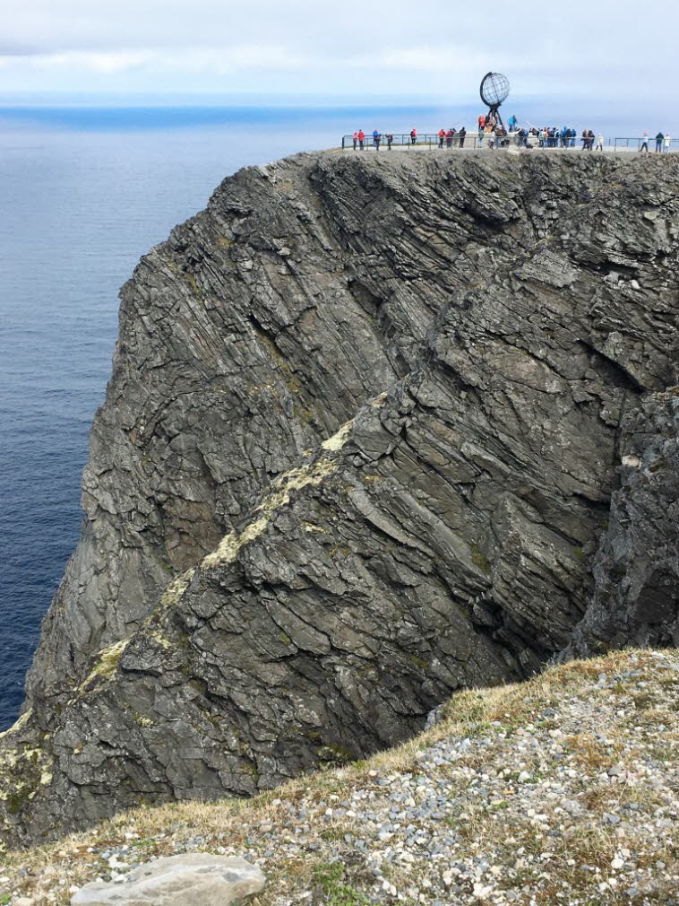 Das Nordkap (Norwegen) ist das beliebteste Reiseziel im Norden Skandinaviens – und das aus gutem Grund. Das Nordkap ist ein monumentales Naturerlebnis, zusammen mit atemberaubenden Ausblicken, ungewöhnlichen klimatischen Bedingungen, der dramatischen Klip